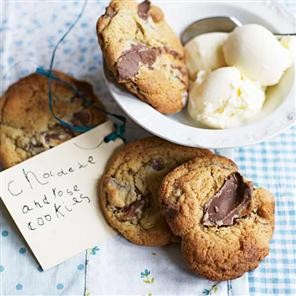 Chocolate and rose cookies