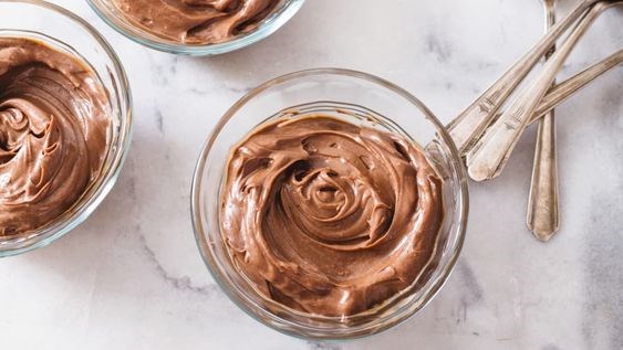 Chocolate-avocado pudding