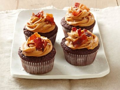 Chocolate-bacon cupcakes with dulce de leche frosting