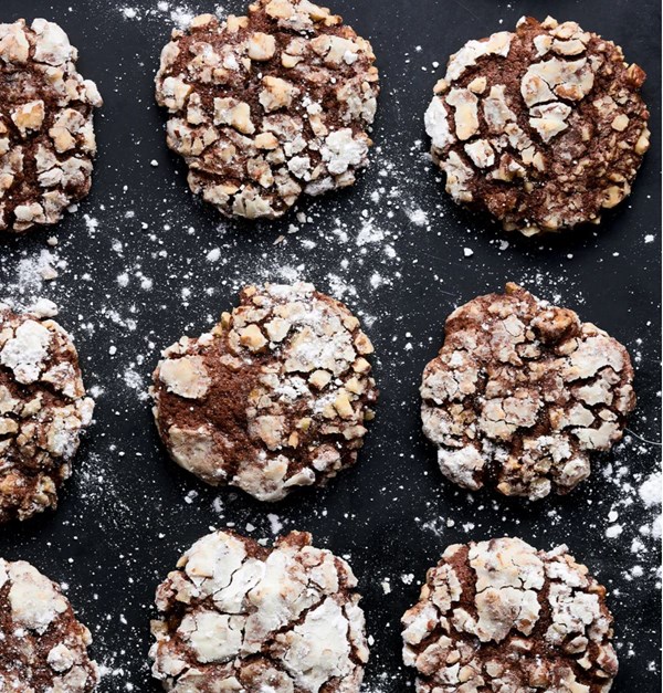 Chocolate, banana and pecan cookies