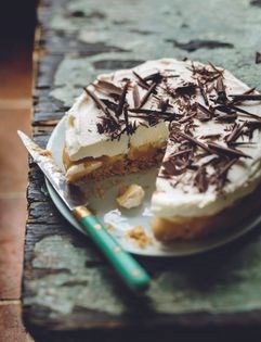Chocolate banoffee pie with (no churn!) rum and raisin ice cream and chocolate fudge sauce