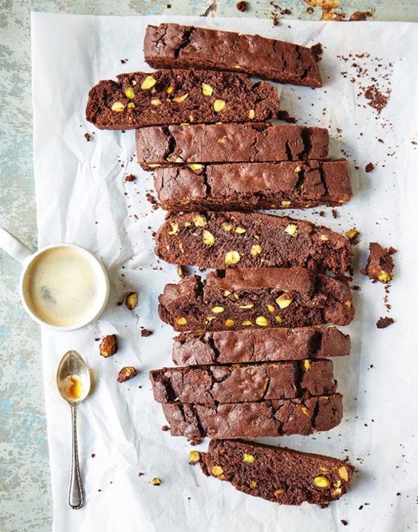 Chocolate biscotti with pistachios (Biscotti morbidi con cioccolata)