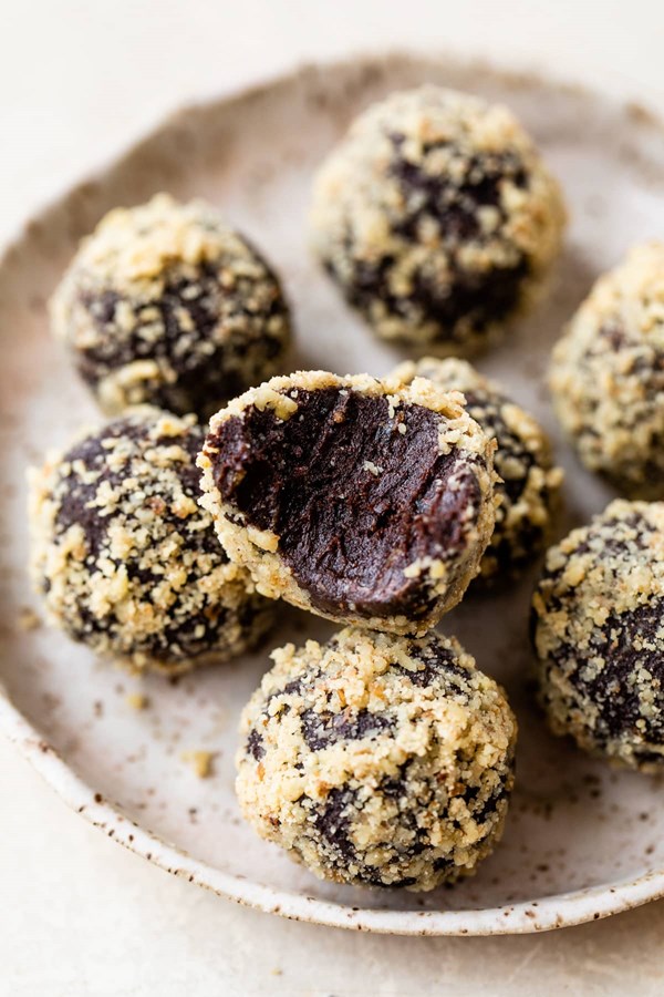 Chocolate brownie date balls