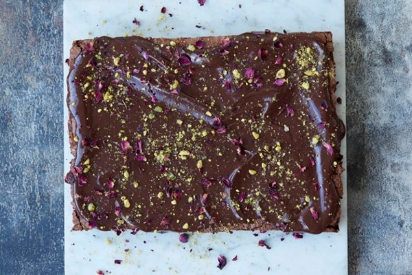 Chocolate brownie with pistachio & rose petals