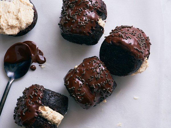  Chocolate-buttermilk snack cakes [Mindy Segal]