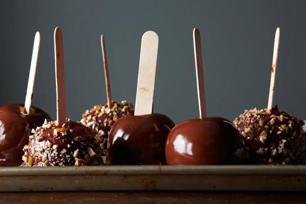 Chocolate caramel apples
