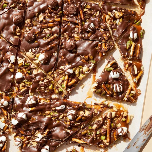 Chocolate caramel crunch bark