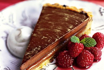 Chocolate-caramel tart with drunken raspberries and vanilla crème fraîche