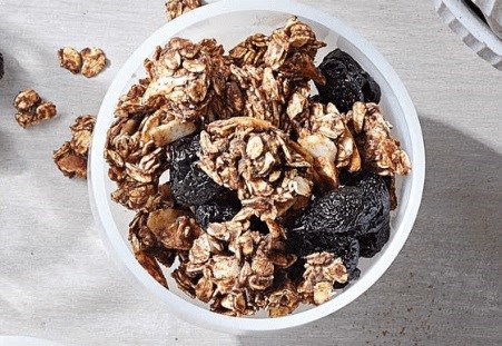 Chocolate-cherry granola 