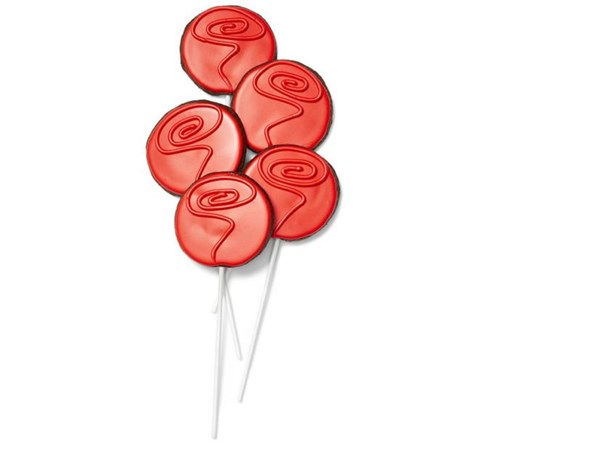 Chocolate-cherry rose cookie pops