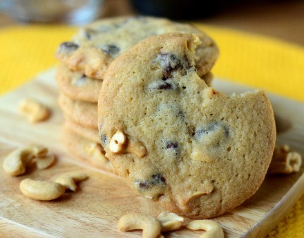 Chocolate chip & cashew cookies