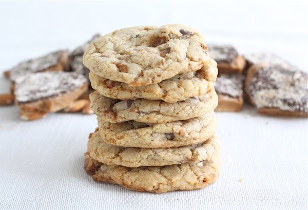 Chocolate chip almond toffee cookies