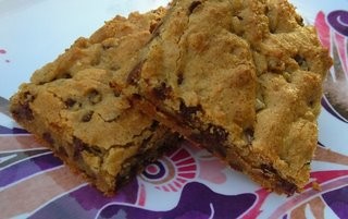Chocolate chip bar cookies