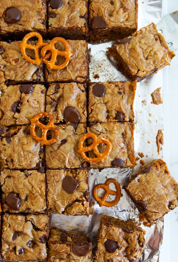 Chocolate chip blondies with malted pretzel crunch