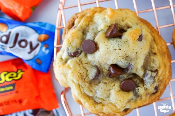 Chocolate chip candy bar-stuffed cookies