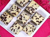 Chocolate chip cheesecake bars