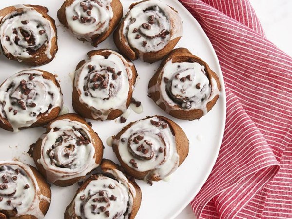 Chocolate chip cinnamon rolls