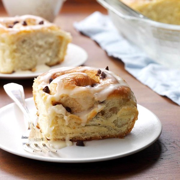 Chocolate chip cinnamon rolls