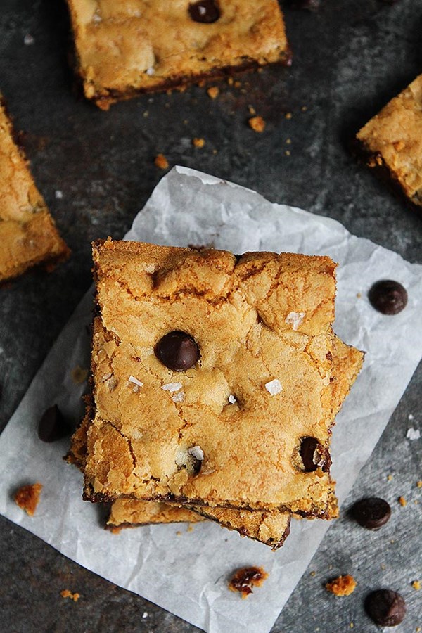 Chocolate chip cookie bars