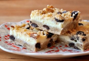 Chocolate chip cookie dough cheesecake bars
