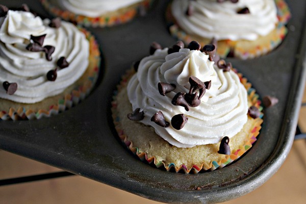 Chocolate chip cookie dough cupcakes