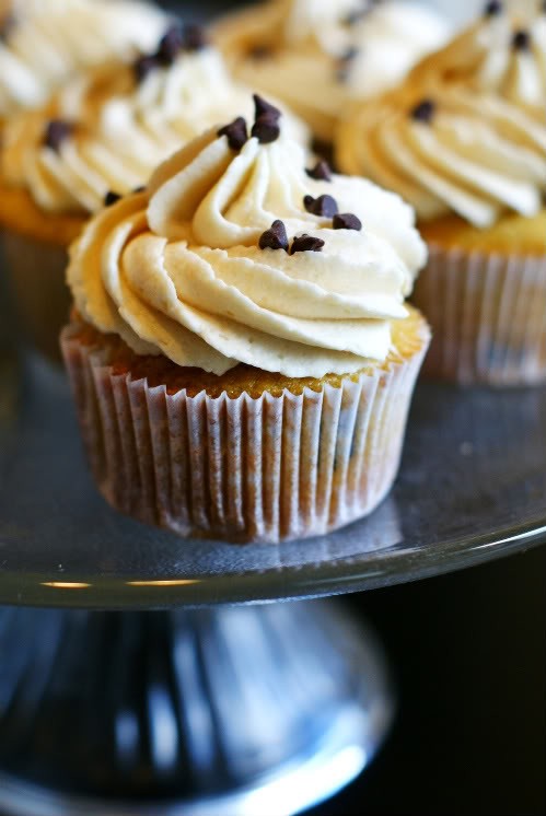 Chocolate chip cookie dough cupcakes
