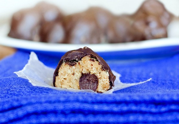 Chocolate-chip cookie dough truffles