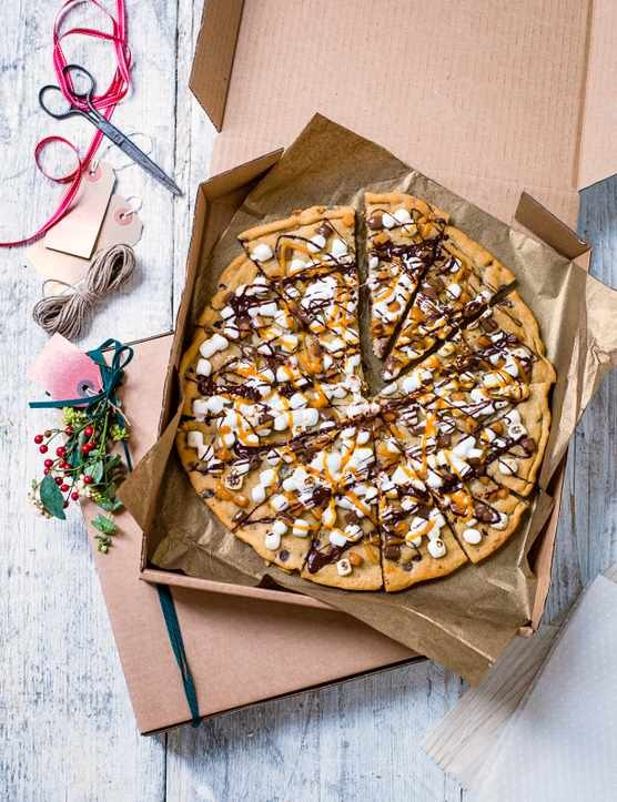 Chocolate chip cookie pizza