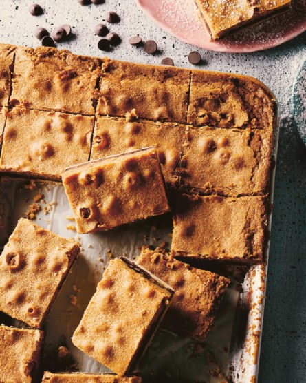 Chocolate chip cookie squares [The Rolling Pin / Isabelle Loiacono & Vanessa Baudanza]