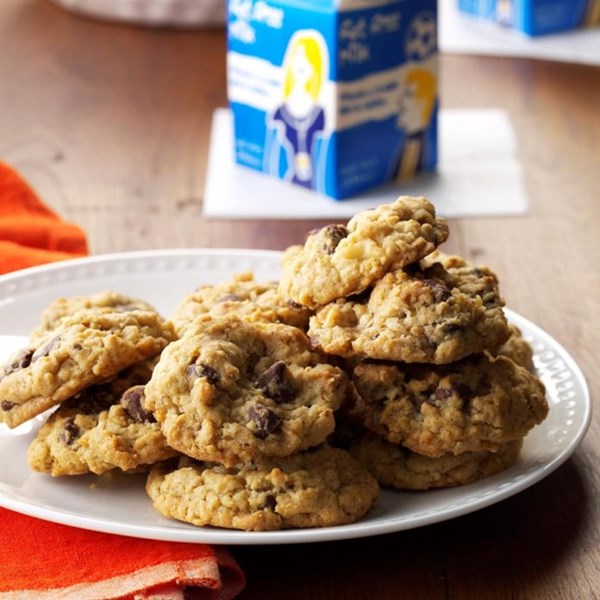 Chocolate chip oatmeal cookies