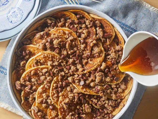 Chocolate chip pancake bake with cinnamon-pecan streusel 