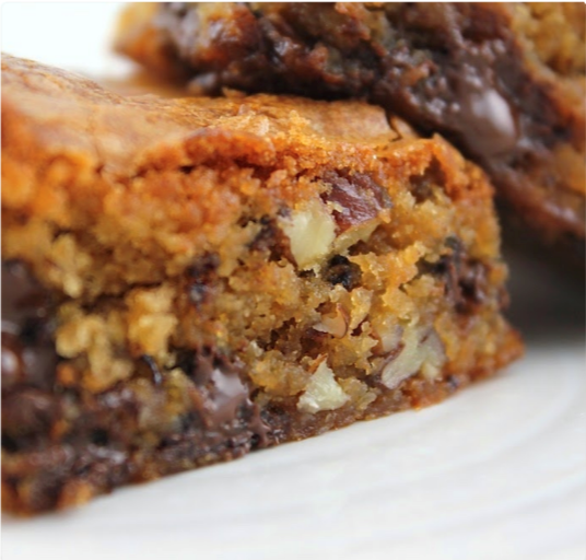 Chocolate chip pecan blondies