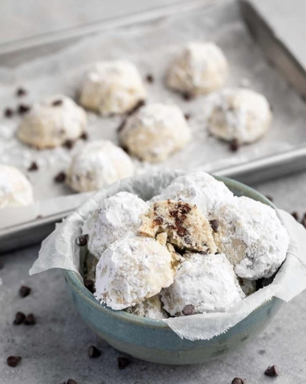 Chocolate chip snowball cookies