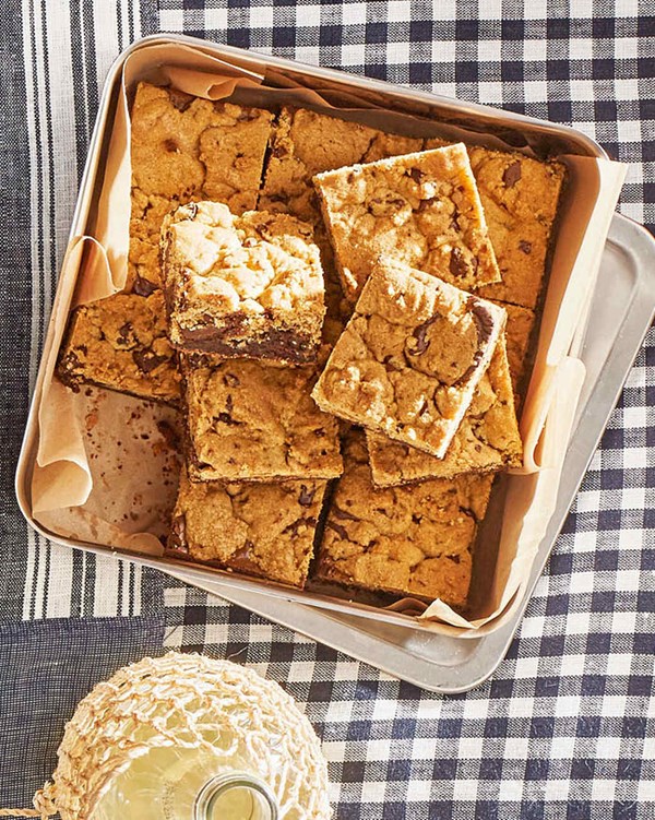 Chocolate-chip streusel brownies