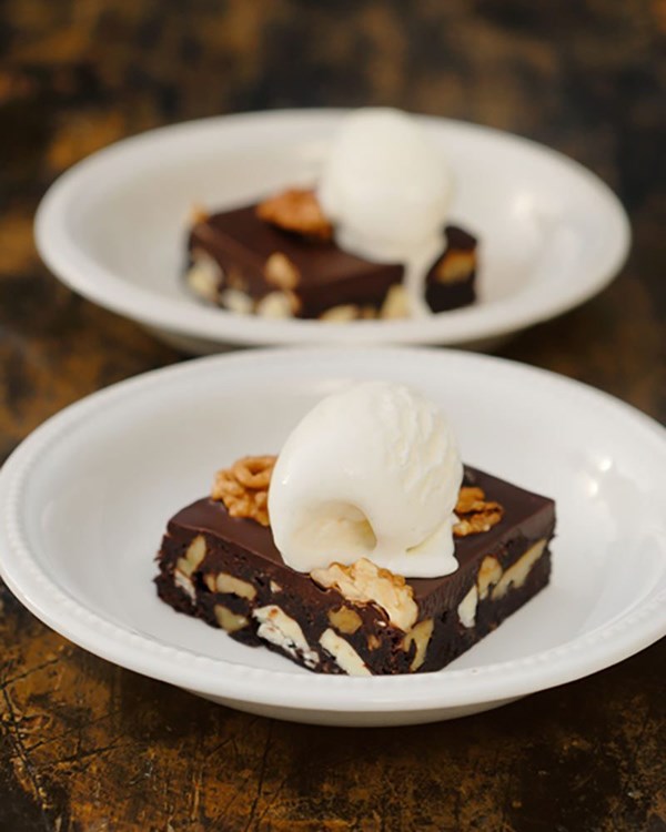 Chocolate chip walnut brownies