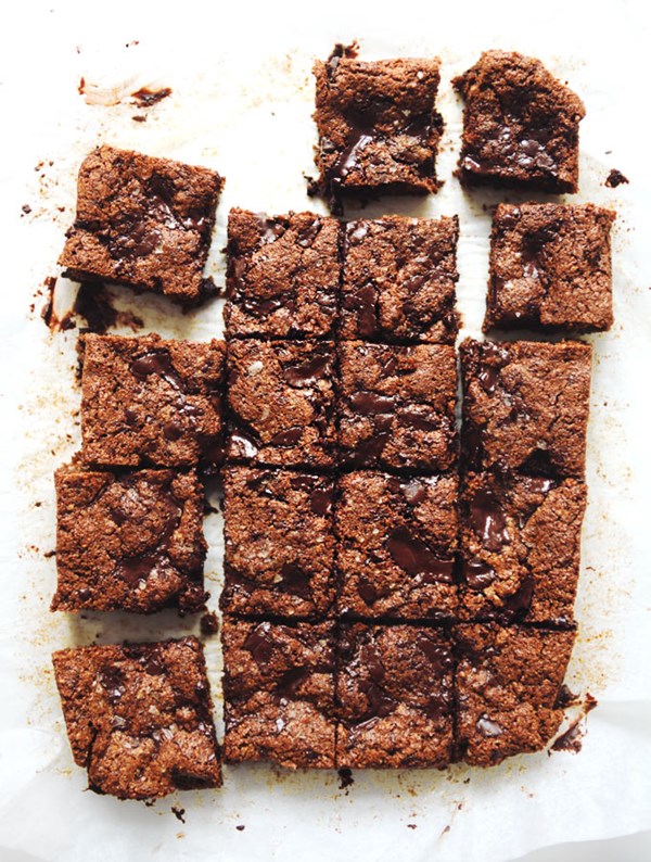 Chocolate chunk nut butter blondies