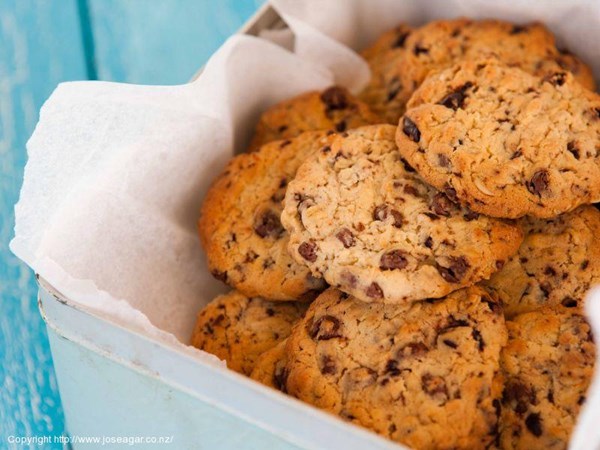 Chocolate chunk oat cookies