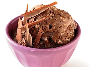 Chocolate-cinnamon gelato with toffee bits