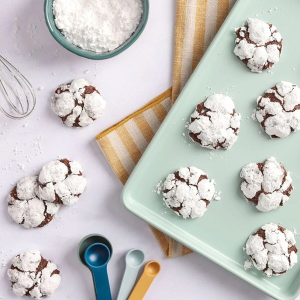 Chocolate cinnamon snowcaps