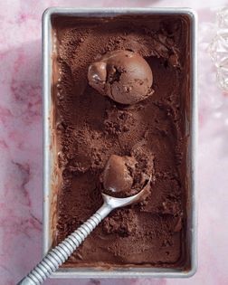 Chocolate clove ice cream