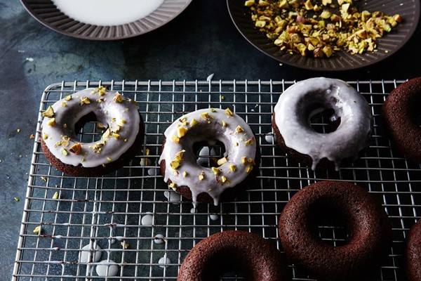 Chocolate-coconut cake donuts