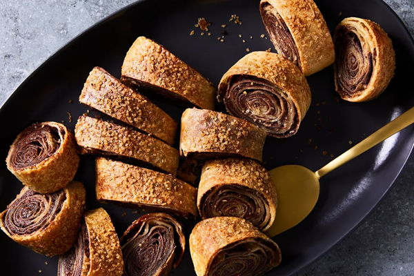 Chocolate-coconut strudel