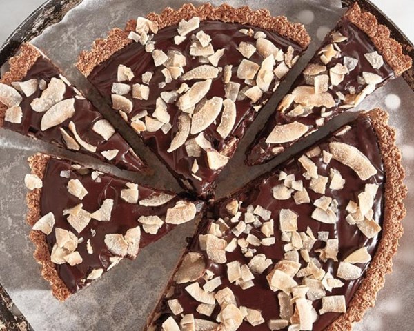 Chocolate-coconut tart with almonds [chocolate ganache]