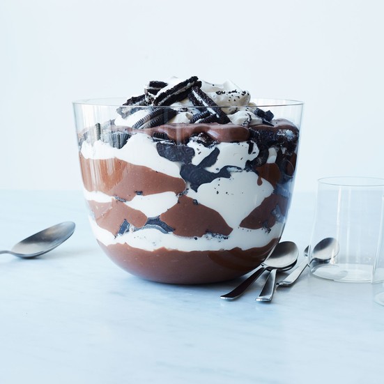 Chocolate-cookie crunch trifle