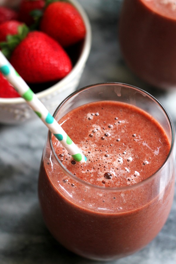 Chocolate-covered berry green smoothie