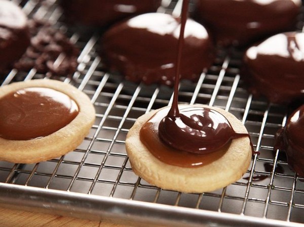 Chocolate-covered caramel-filled shortbread cookies (A.K.A. homemade Twix)