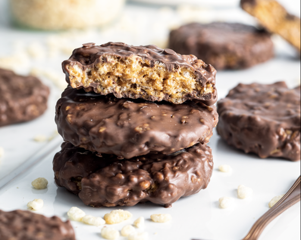 Chocolate-covered crisp rice cookies