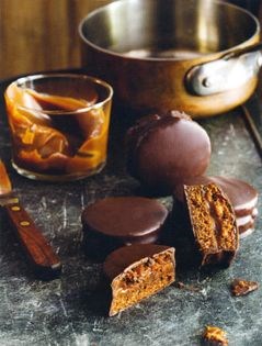 Chocolate-covered honey breads with dulce de leche filling (Pão de mel)