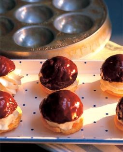 Chocolate-covered "Indian" cupcakes (Indianerkrapfen)
