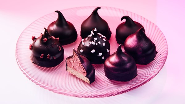 Chocolate-covered marshmallow cookies
